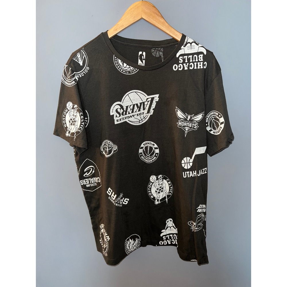 NBA Mens All Over Print‎ Team Logo Graphic T-Shirt Black White XL 2023